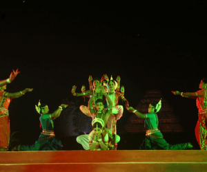 Artists of GKCM Odissi Research Centre presenting Odissi Dance
